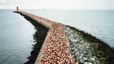 naked gril|The Naked World of Spencer Tunick